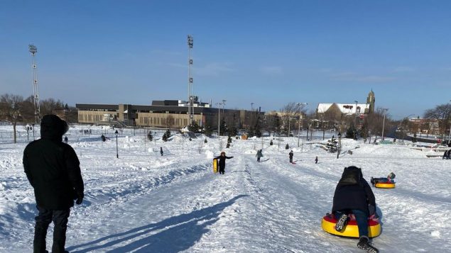 يمكن لسكان مدينة مونتريال ممارسة التزلج دون الخروج من المدينة - Photo : Samir Bendjafer / RCI