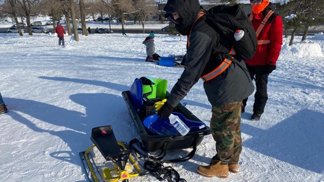 يتمّ تنظيف الزلاجات بعد كل استئجار للحدّ من انتشار فيروس كورونا المستجدّ - Photo : Samir Bendjafer / RCI