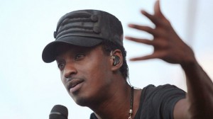 K'Naan performing at the Ottawa Bluesfest in July 2012/Patrick Doyle CP