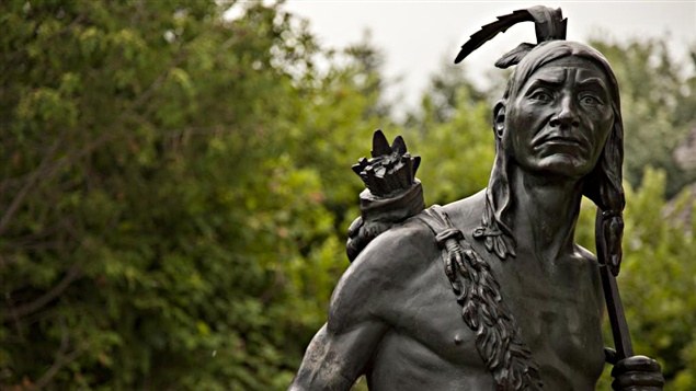 statue_guide_algonquin_sn635