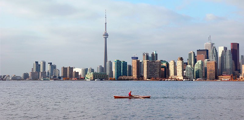 Toronto_skyline_toronto_islands_b