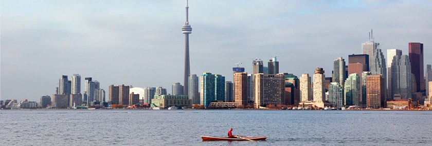 Toronto_skyline_toronto_islands_b