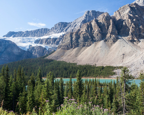 Comment se nomment les montagnes qui séparent la Colombie-Britannique de l’Alberta?