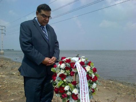 Canada's Deepak Obhrai, Parliamentary Secretary to the Minister of Foreign Affairs lays wreath at Elephant Pass cemetery in Sri Lanka (Photo: @DeepakObrhai)