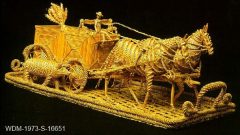 Intricate horse and wagon woven from wheat straw, a technique brought to the prairies by Euorpean immigrants, atechnique that faded out with mechanization of farming.. This example by AR Rhodes. The WDM has a wide variety of artefacts showing all aspects of prairie life and history. (CLICK TO ENLARGE)