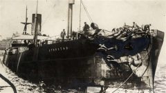 The fully laden collier Storstad was riding low ine water. Designed to cut through Norwegian ice, its bow was sharp and reinforced, slicing easily into the side of the Empress and several metres below the water line. At the same time it sustained repairable damage to its bow, and mostly above its own water line where it was less rein-forced. (photo-W5-archives) CLICK to enlarge