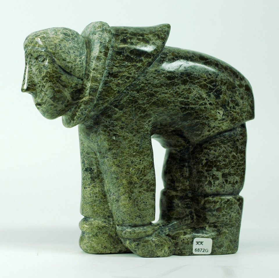 Oviloo Tunnillie, Starting the Race, 2012, stone sculpture, 23 x 23 x 7 cm. (Dorset Fine Arts)