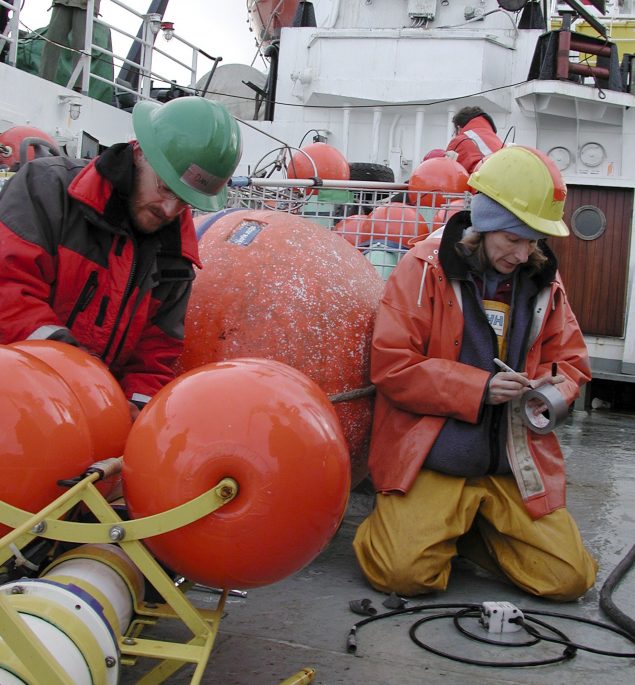 Rebecca Woodgate (R) and Dan Naber prepare a mooring to be deployed into the Bering Strait on board the Russian ship Professor Khromov in this August 25, 2009 file photo. Jeff Jones/REUTERS/Files