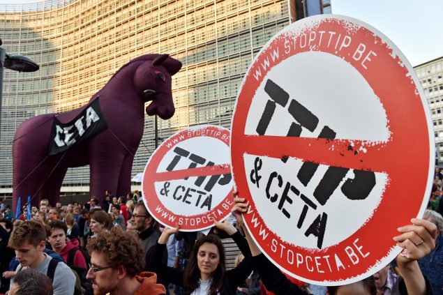 Thousands of people demonstrate against the Transatlantic Trade and Investment Partnership (TTIP) and the EU-Canada Comprehensive Economic and Trade Agreement (CETA) in the centre of Brussels, Belgium September 20, 2016. Reuters/Eric Vidal 