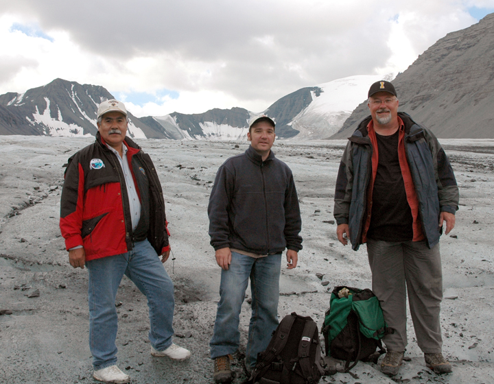 (Left to right) Leon Andrew, Glen MacKay, Tom Andrews; field research team. T. Andrews/GNWT