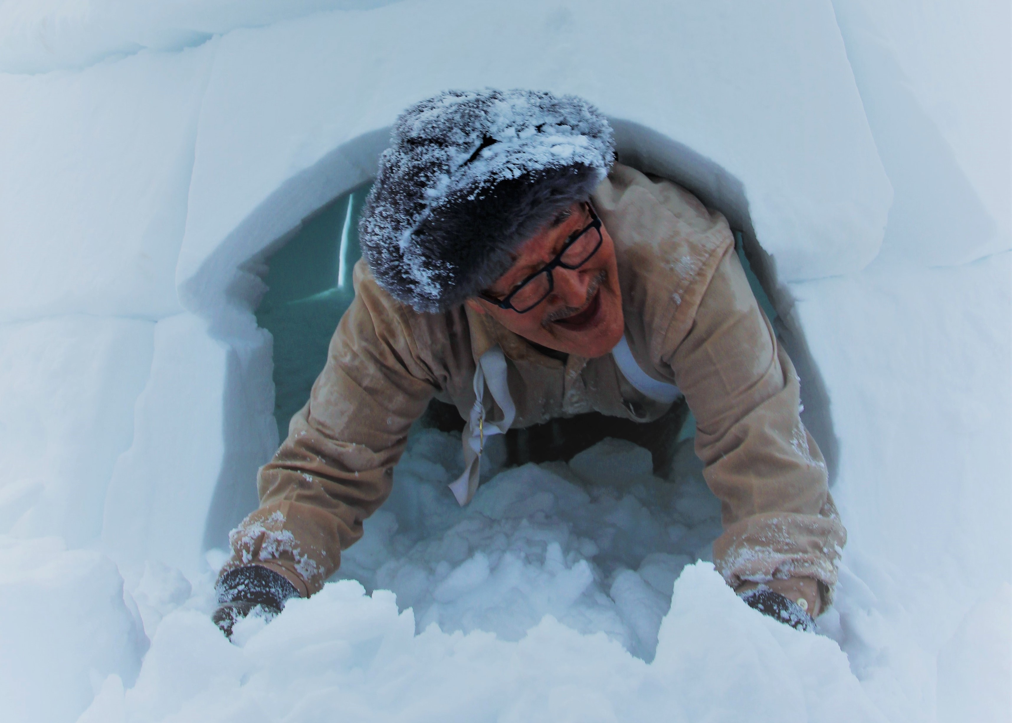 Arctic national park runs igloo building RCI English
