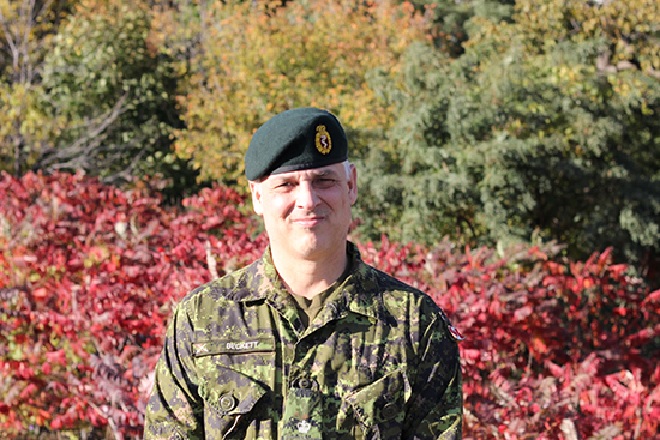 A Lieutenant Colonel in the Canadian Forces medical service, Dr Andrew Beckett spends much of his time at McGill University as a medical professor, and as a trauma specialist and ICU doctor at the Montreal General Hospital (MUHC)