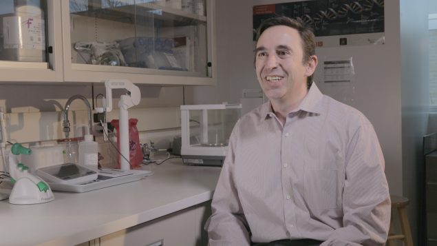 Prof. Carlos Filipe in a laboratory.