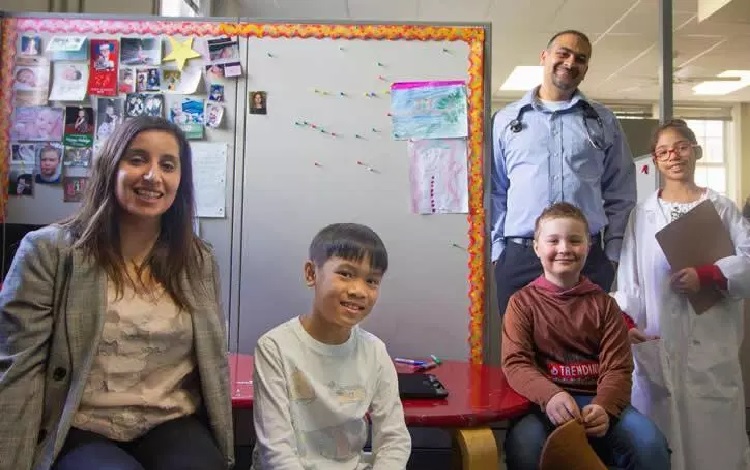 Lead author Suhkpreet Tamana (L) with supervising co-author Piush Mandhane (standing rear) with youngsters in the CHILD Cohort Study. The researchers found that preschoolers who had more than two hours of screen time a day were significantly more likely to have behavioural problems by age five. (Photo: Faculty of Medicine & Dentistry)-Jordan Carson)