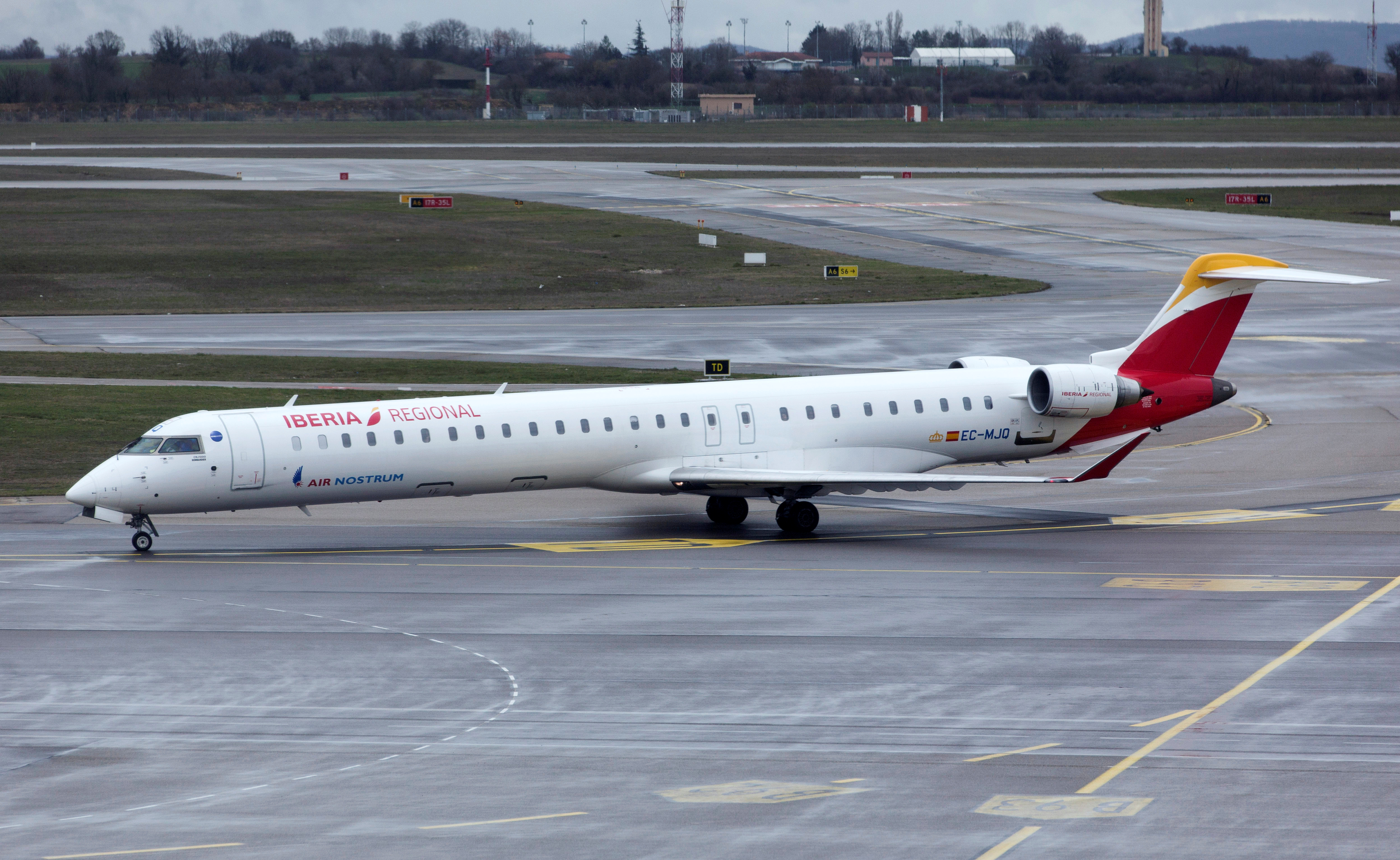 Mitsubishi crj 200er салон Mitsubishi crj 200er салон