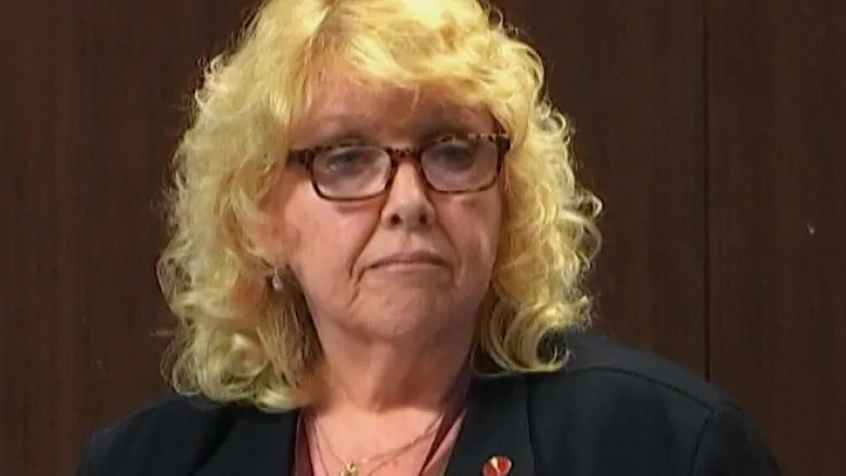 Senator Lynn Beyak apologizes, says posting racist letters ...
