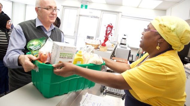 Canadian foodbanks 'wary, anxious' about possible surge in demand – RCI | English