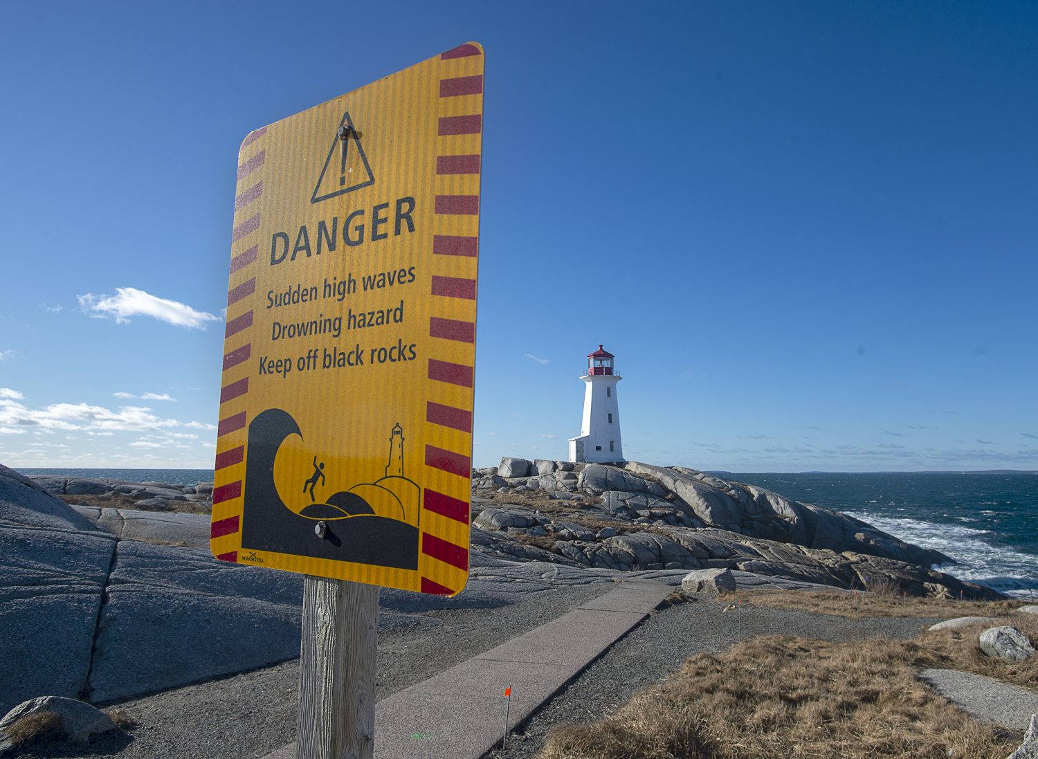 Signs warn of the potential dangers in Peggys Cove, N.S. RCI English