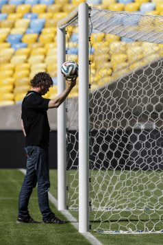 Testeando la nueva tecnología para convalidación de goles en Brasil 2014 / YASUYOSHI CHIBA/AFP/Getty Images