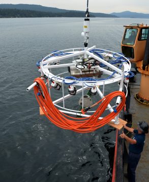 Sistema experimental de cámara 3D desplegado en el suelo oceánico el 17 de septiembre de 2014 
