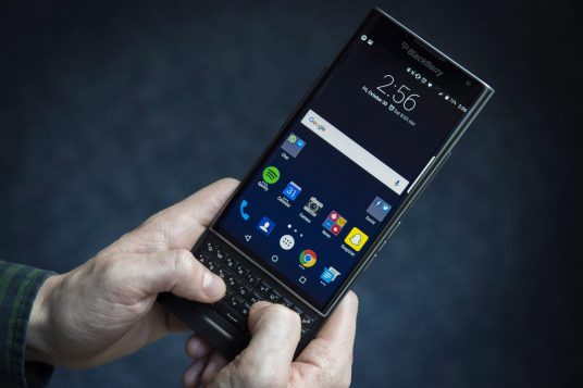 El BlackBerry Priv, en la presentación oficial de Toronto. THE CANADIAN PRESS/Graeme Roy