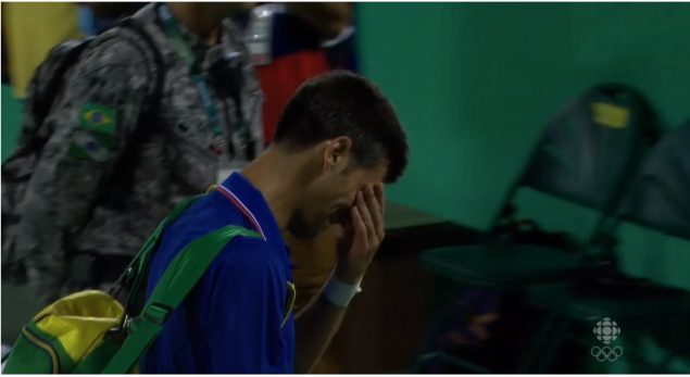 djokovic pleure