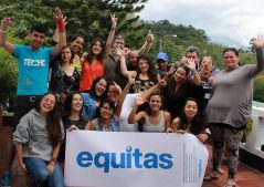 Taller de formación en Derechos Humanos con grupo de líderes y equipo de Equitas en Colombia. (Foto: Equitas)