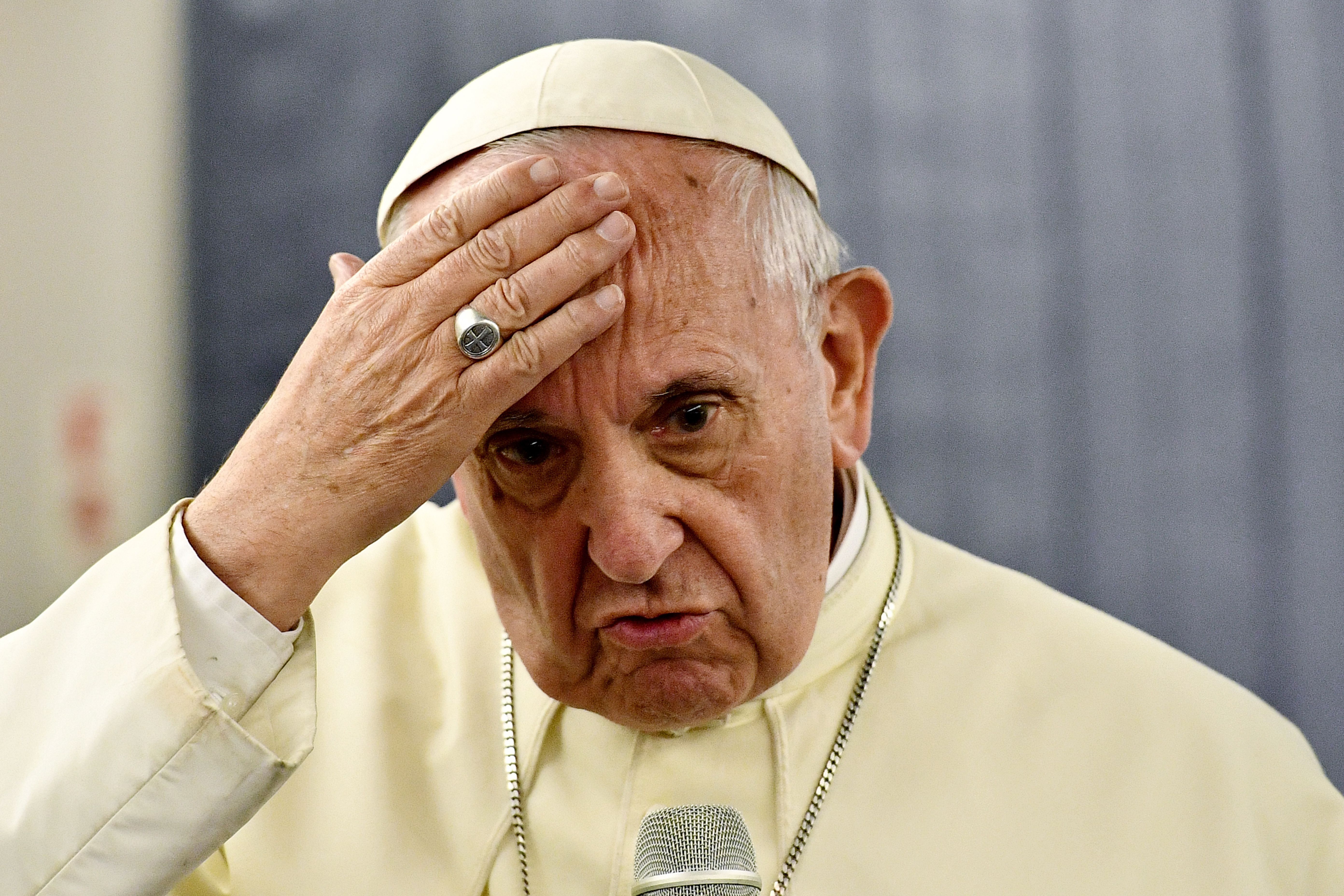 Папа лоб. Франциск (папа Римский). Папа Римский Франциск сатанист. Папа Франциск фото. Папа Римский недоволен.