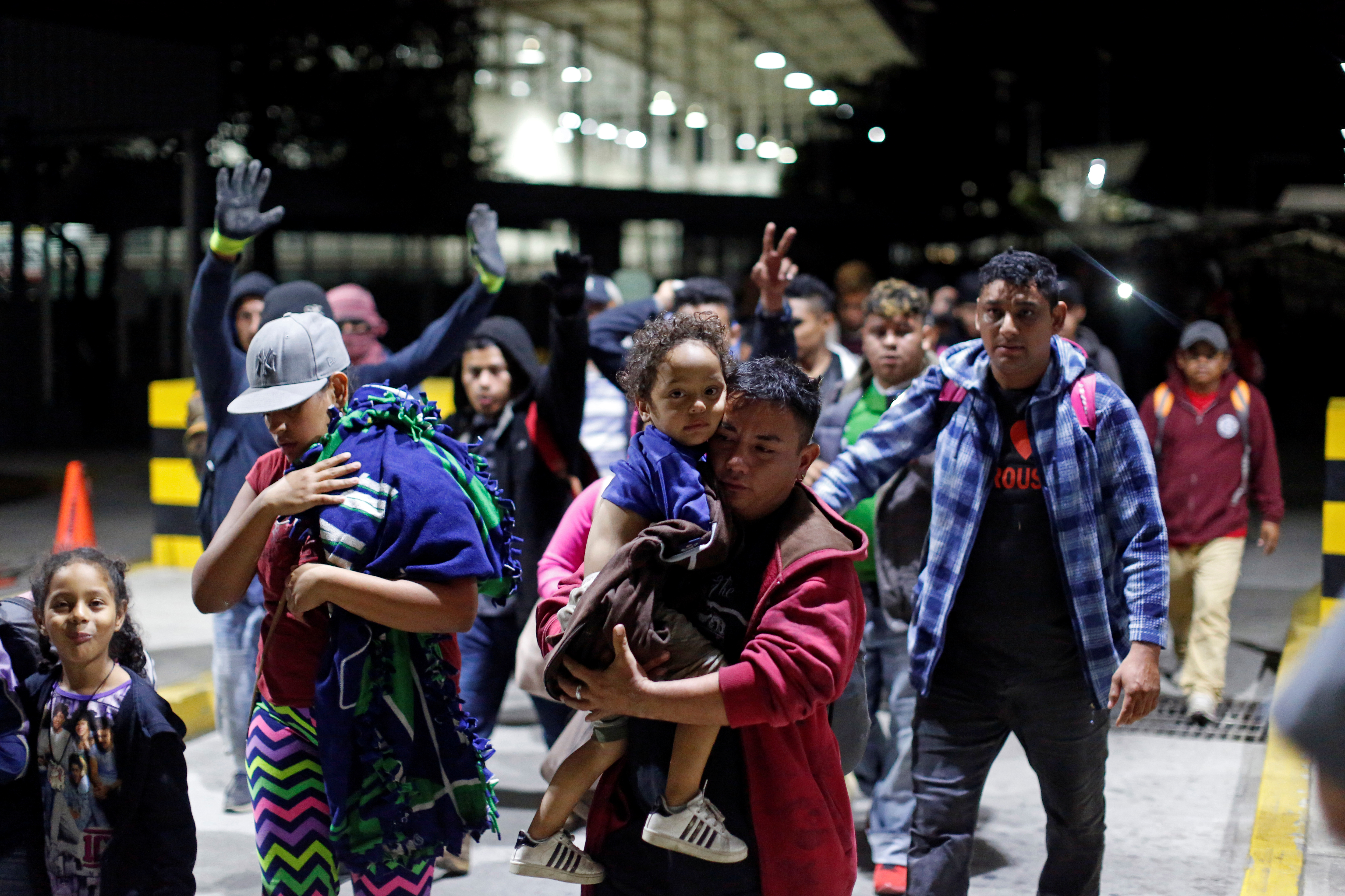 Nueva caravana migrante centroamericana llega a México RCI Español
