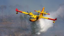 cl-415-water-bomber-in-italy-summer-2017
