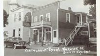 restaurant-warwick-poutine-lutin-qui-rit-cafe-ideal
