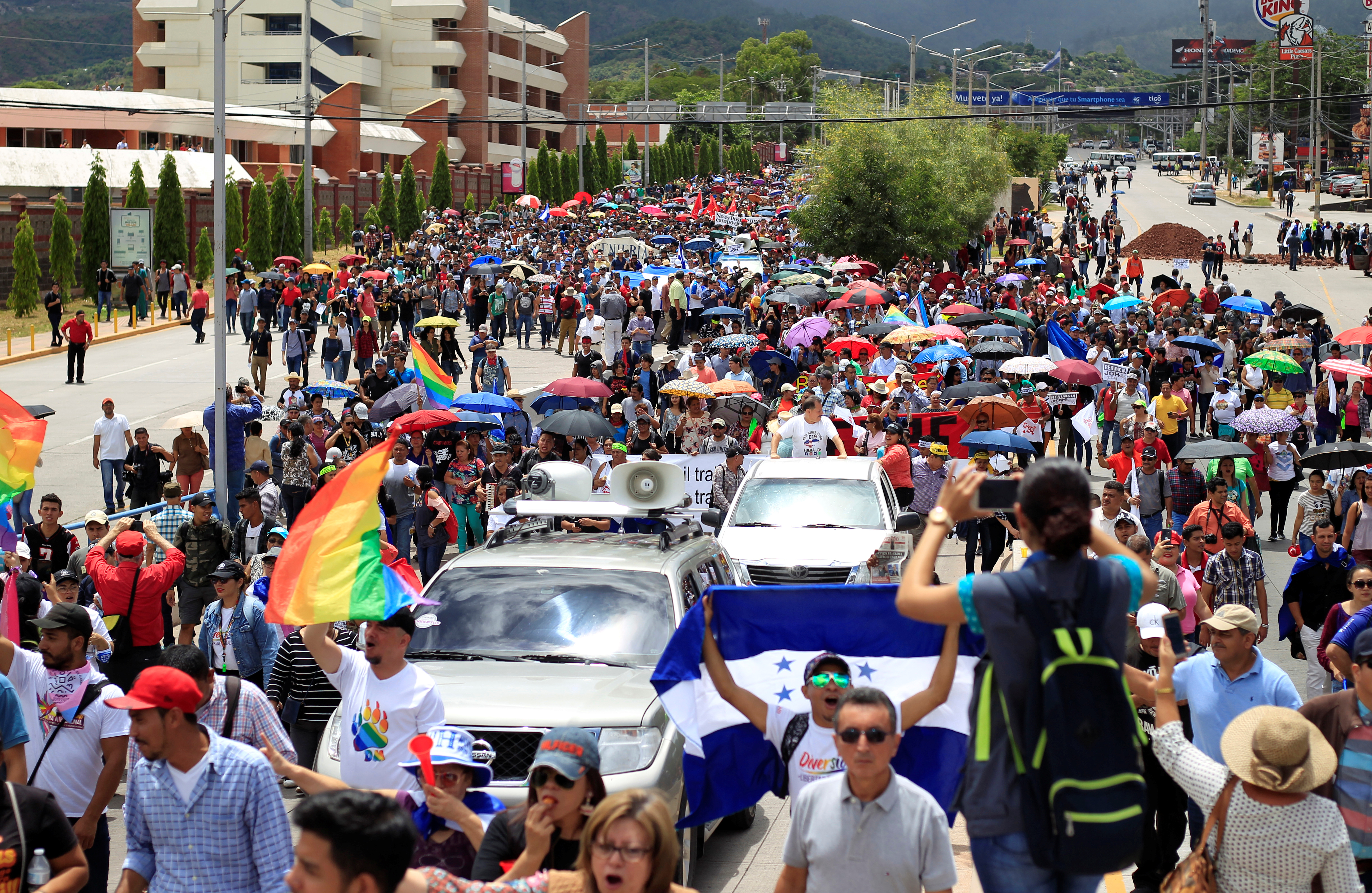 Manifestantes reclaman renuncia del presidente de Honduras RCI Español