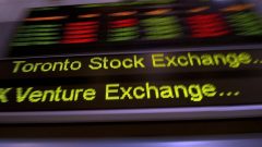 Imágen de un tablero donde se lee ''Toronto Stock Exchange''