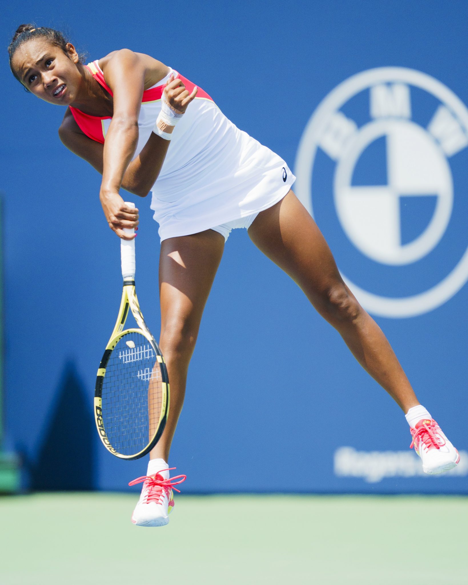 La joven tenista canadiense Leylah Fernández avanza firme en Abierto de