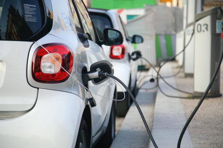 Quebec casi llega a tener 100.000 vehículos eléctricos en sus
