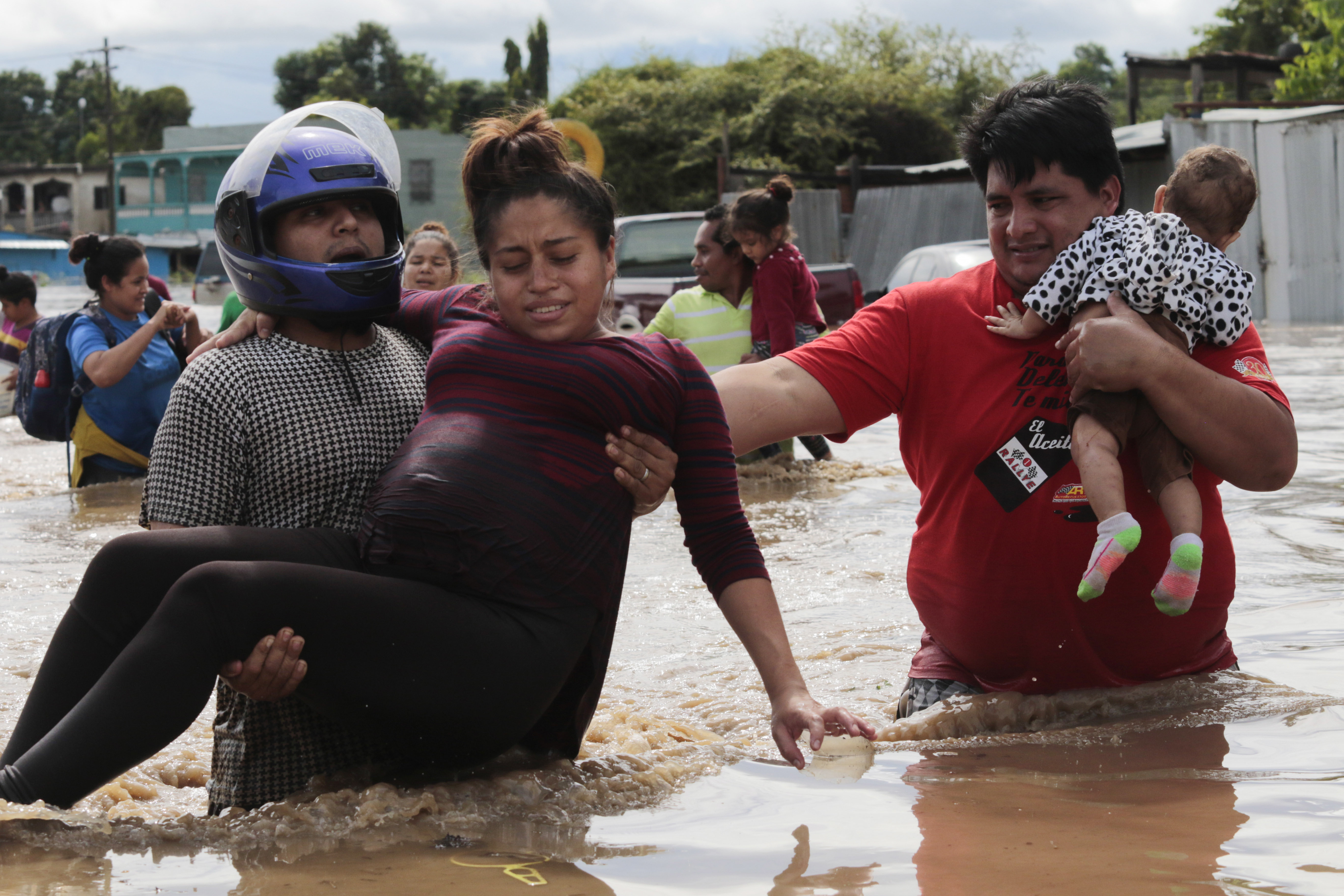 Honduras es azotado por el huracán Eta, un periodista canadohondureño