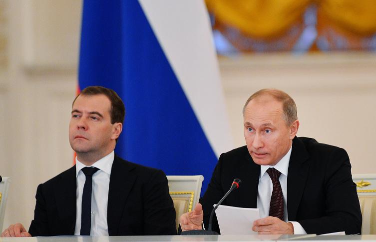 Russian President Vladimir Putin (R) speaks alongside Prime Minister Dmitry Medvedev during a State Council meeting at the Kremlin, in Moscow, on December 27, 2012. AFP PHOTO / POOL/ NATALIA KOLESNIKOVA 