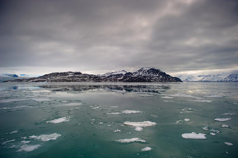 View of Kongsfjorden in the Norwegian Arctic. Photo: Martin Bureau, AFP. 