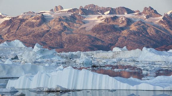 Melting ice in Greenland. Image: Nick Cobbing / Greenpeace. Yle.fi