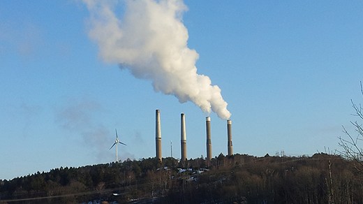 The oil-fuelled power station in Stenungsund has been fired up to meet demand. Photo: Lasse Nilsson P4 Göteborg. Radio Sweden.