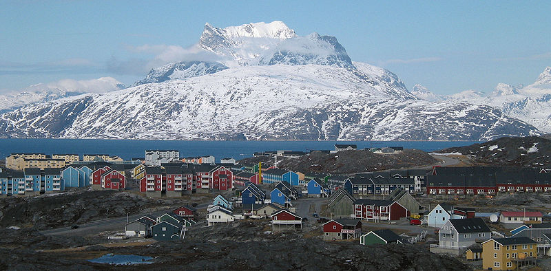 800px-Nuuk_city_below_Sermitsiaq