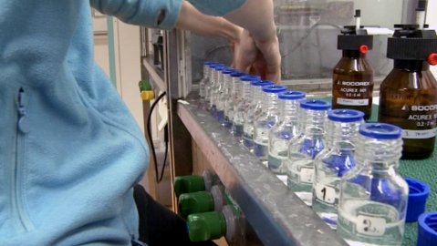 Water samples aboard the research vessel Aranda.  Image: YLE