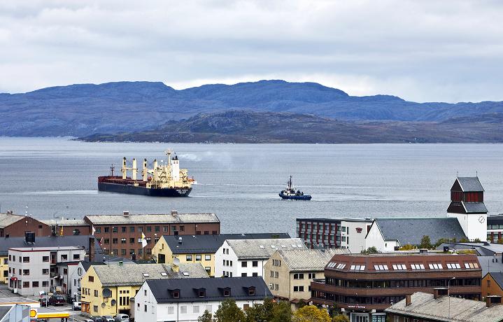 Hong Kong flagged Nordic Barents carrying 40,000 tonnes of iron ore leaves Kirkenes in the north of Norway on route to China via the Arctic Northeast passage on September 4, 2010. (Helge Sterk/Scanpix Norway/AFP Photo)  