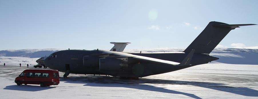 A C-17 military transport plane in Thule, Greenland. Photo by Levon Sevunts.