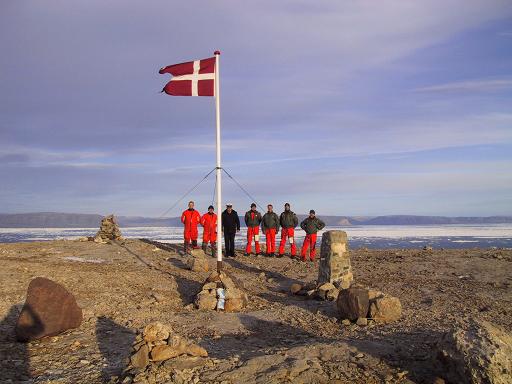 The crew of Danish warship Vedderen perform a flag raising ceremony on the uninhabitated Hans Island off northwestern Greenland, in this Aug. 13, 2002 file photo. Photo:AP Photo/Polfoto, Vedderen, File 