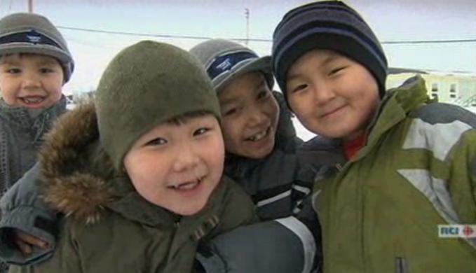 Politicians and and educators across Nunavut are working to promote Inuit language use among children and youth. Image: Radio Canada International. 