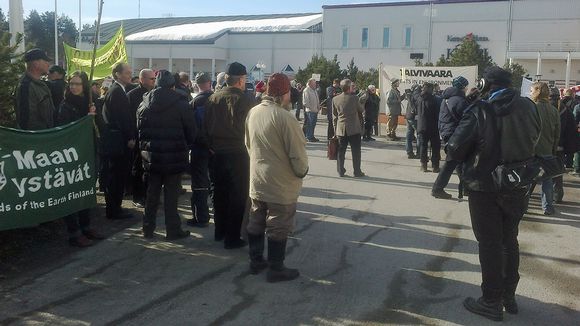 Demonstrators gather in Sotkamo. Image: Yle / Heikki Rönty 