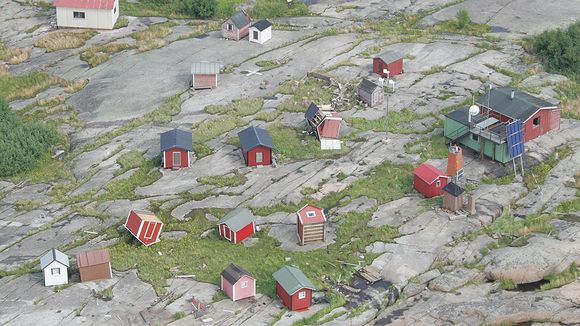 Fishing shacks on Huovari Island were scattered by high winds. Image: Rajavartiolaitos. Yle.   