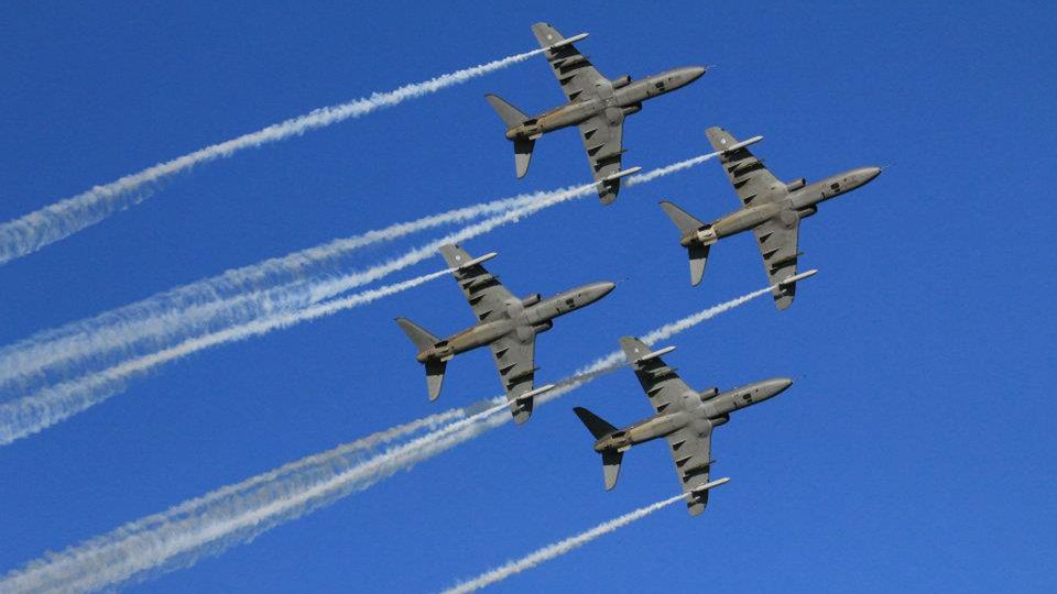 The Midnight Hawks, the aerobatic team of the Finnish Air Force. Image: Anssi Leppänen / Yle  