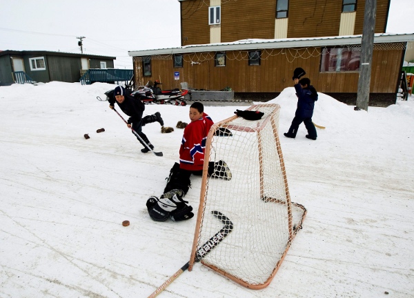 Iqaluit_street_hockey